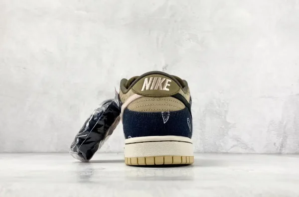 Travis Scott x Nike SB Dunk Low - Image 9