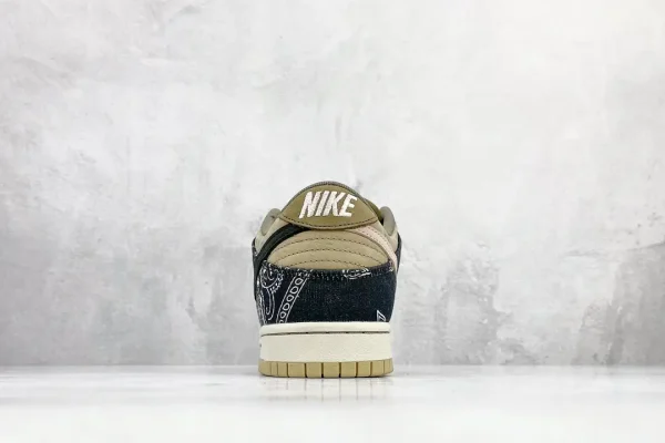 Nike SB Dunk Low
Travis Scott - Image 9