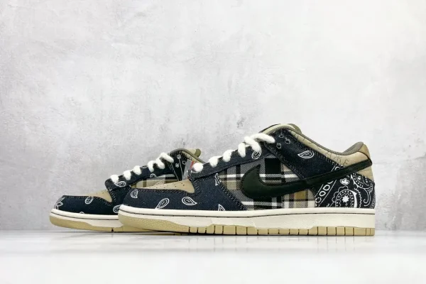 Nike SB Dunk Low
Travis Scott - Image 5