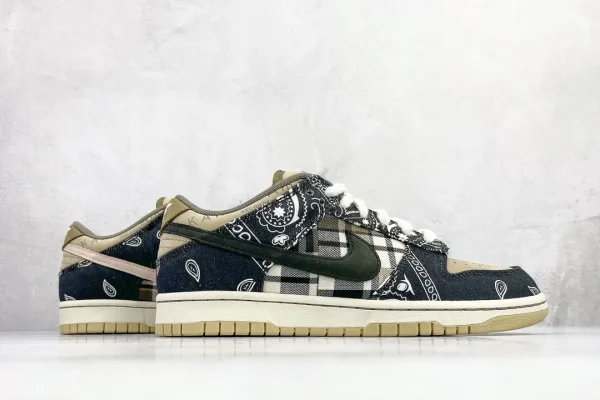 Nike SB Dunk Low
Travis Scott - Image 6