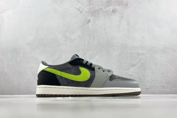 Travis Scott x Air Jordan 1 Low - Image 2