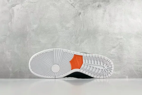 Nike SB Dunk Low - Image 4