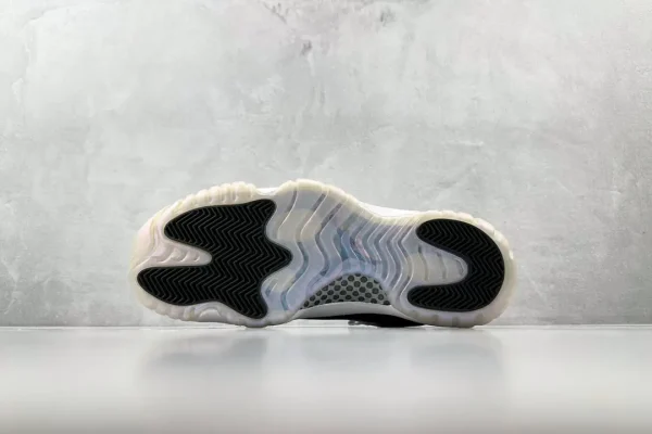Jordan 11 Retro Low
Iridescent - Image 4