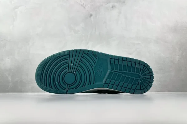 Air Jordan 1 Mid "Bleached Turquoise" - Image 4