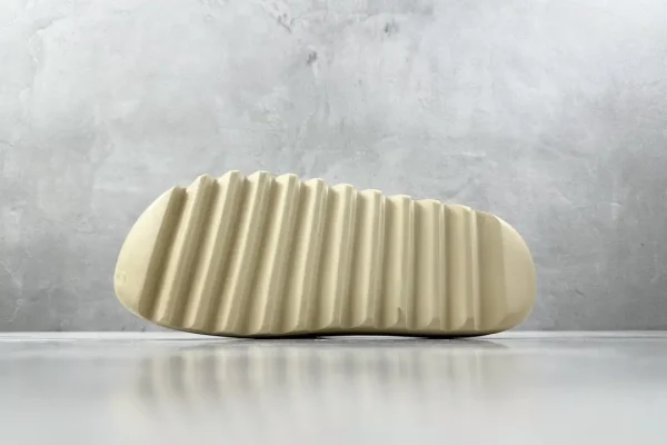 Yeezy Slide
Bone - Image 4