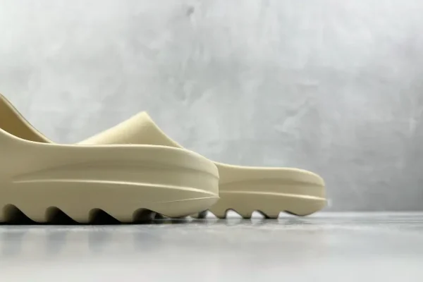 Yeezy Slide
Bone - Image 8