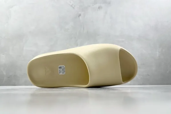 Yeezy Slide
Bone - Image 3