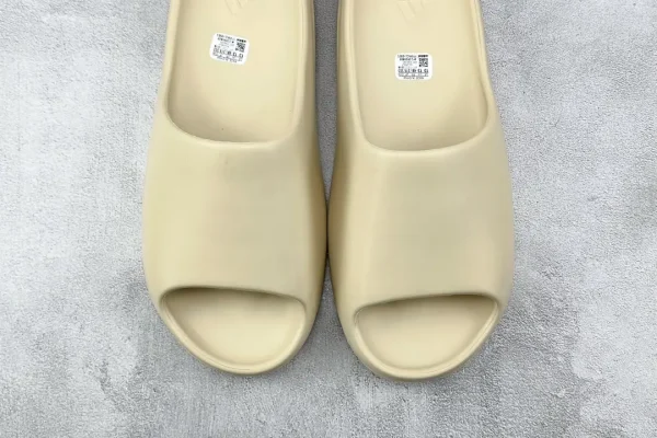 Yeezy Slide
Bone - Image 7