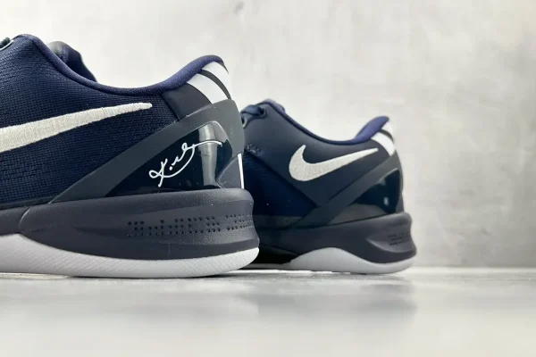 Nike Kobe 8 Protro
College Navy - Image 8