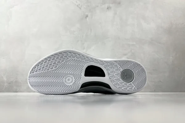 Nike Kobe 8 Protro
Wolf Grey - Image 4