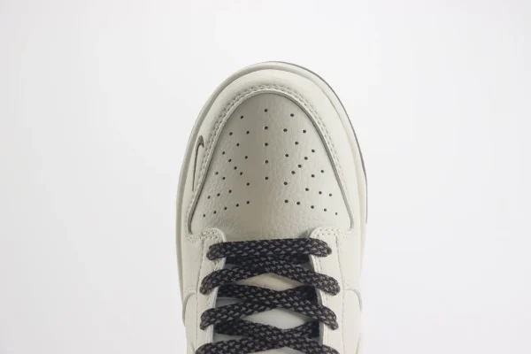 Nike SB Dunk Low x Bape - Image 8