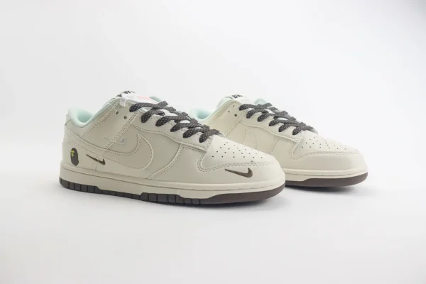 Nike SB Dunk Low x Bape - Image 2