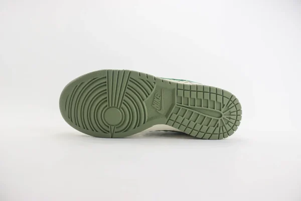 Nike SB Dunk Low - Image 4
