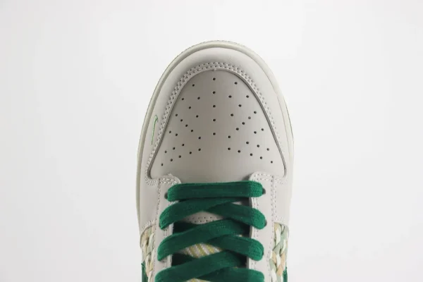 Nike SB Dunk Low - Image 8