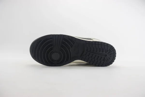 Nike SB Dunk Low x LV - Image 4