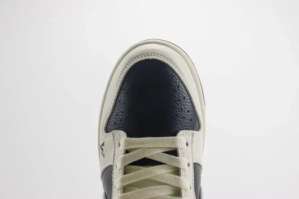 Nike SB Dunk Low x LV - Image 8