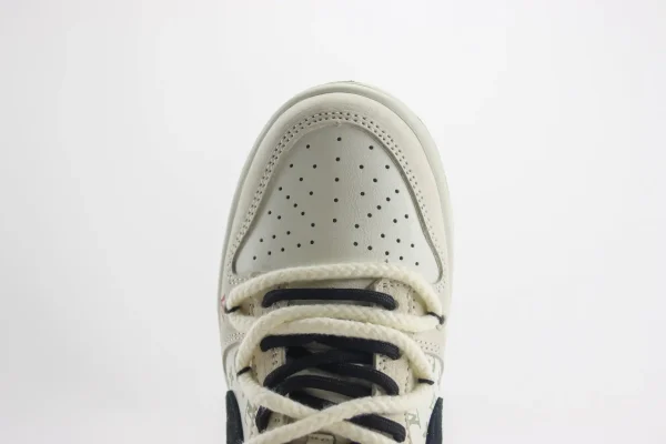 Nike SB Dunk Low x LV - Image 8