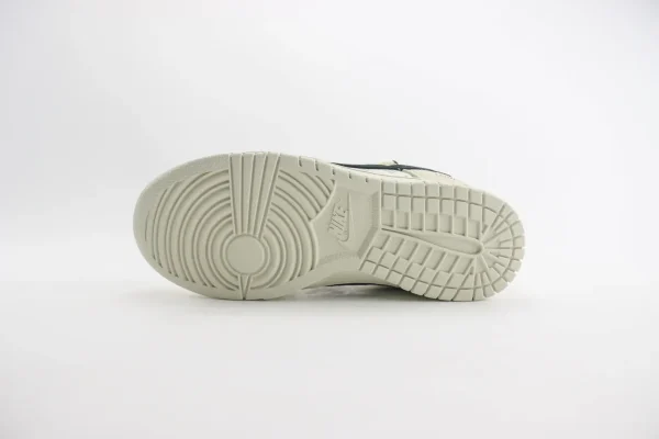 Nike SB Dunk Low x LV - Image 4