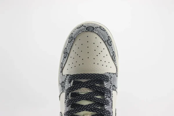 Nike SB Dunk Low x GUCCI - Image 8