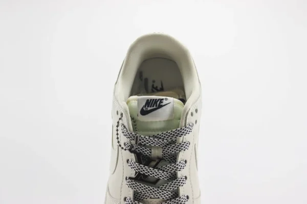 Nike SB Dunk Low x LV - Image 9