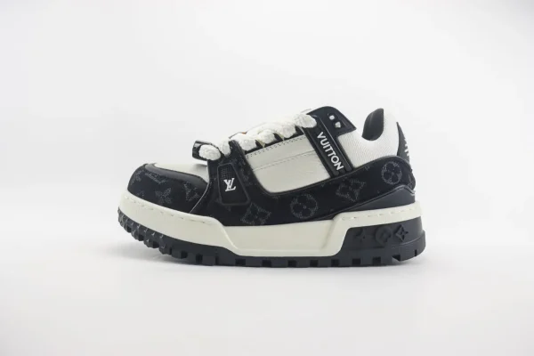 LV trainer Maxi