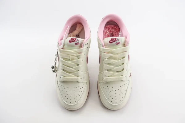 Nike SB Dunk Low x LV - Image 5