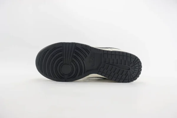 Nike SB Dunk Low x LV - Image 4
