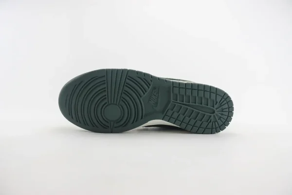 Nike SB Dunk Low - Image 4
