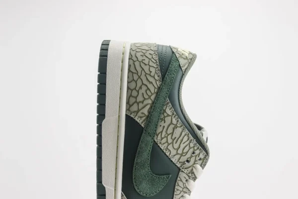 Nike SB Dunk Low - Image 7