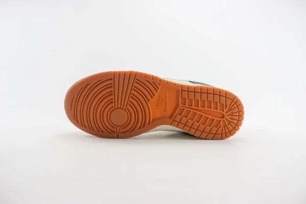 Nike SB Dunk Low x LV - Image 4
