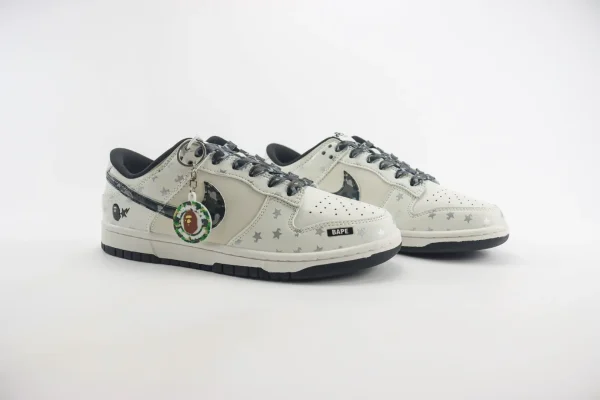 Nike SB Dunk Low x Bape - Image 2