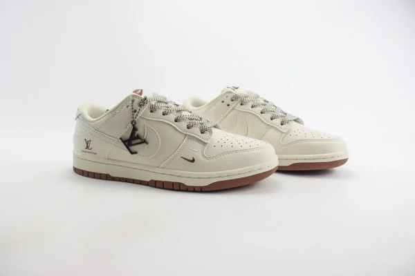 Nike SB Dunk Low x LV - Image 2