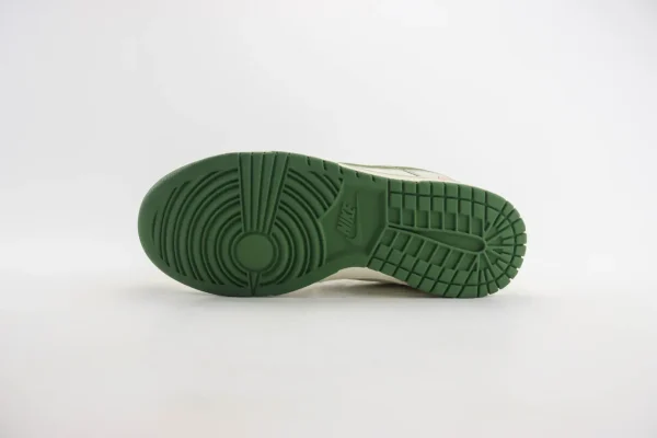 Nike SB Dunk Low x GUCCI - Image 4
