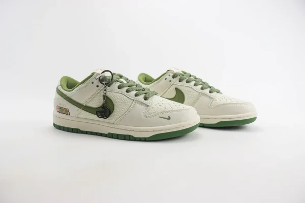 Nike SB Dunk Low x GUCCI - Image 2