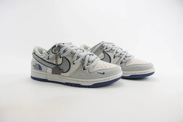 Nike SB Dunk Low x The North Face - Image 2