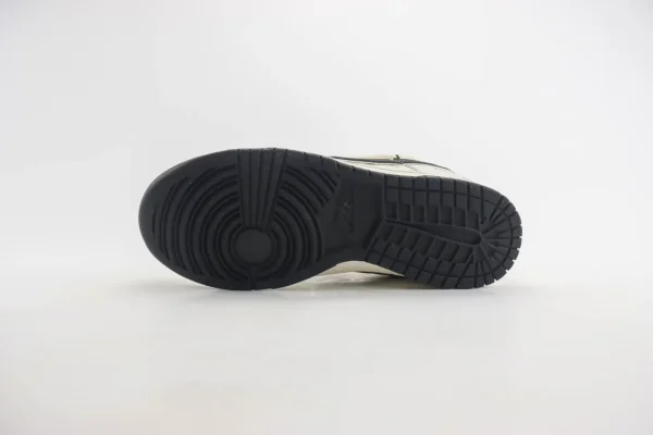 Nike SB Dunk Low x LV - Image 4