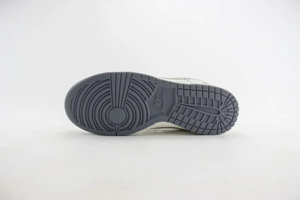 Nike SB Dunk Low x Bape - Image 4