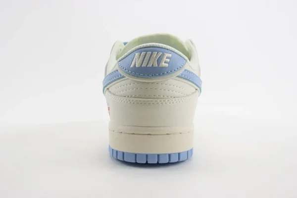 Nike SB Dunk Low x Supreme - Image 6
