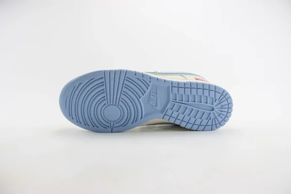 Nike SB Dunk Low x Supreme - Image 4