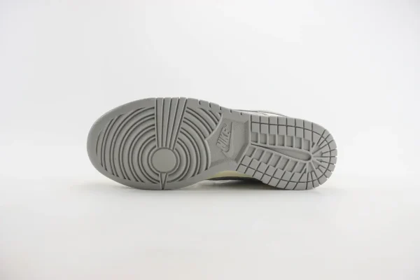 Nike SB Dunk Low x The North Face - Image 4