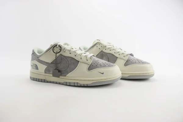 Nike SB Dunk Low x The North Face - Image 2