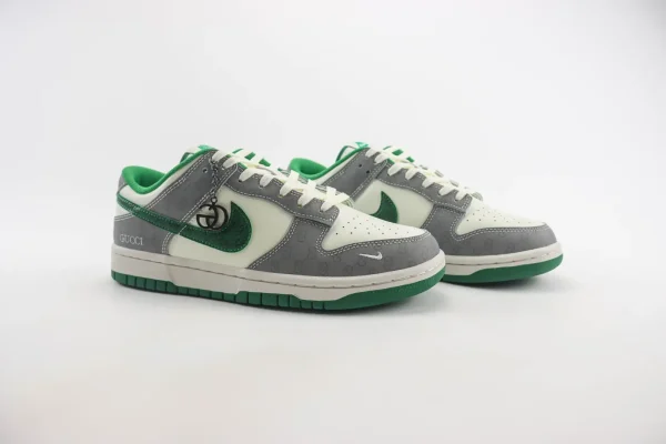 Nike SB Dunk Low x GUCCI - Image 2