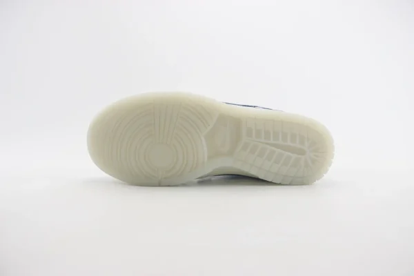Nike SB Dunk Low x Stussy - Image 4
