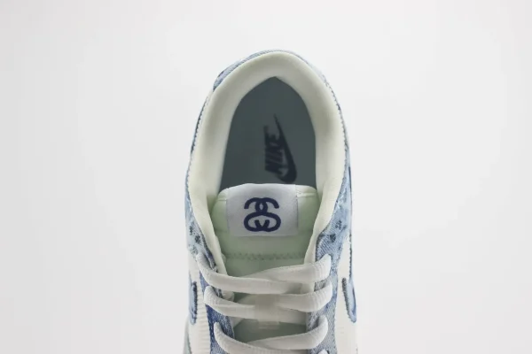 Nike SB Dunk Low x Stussy - Image 9