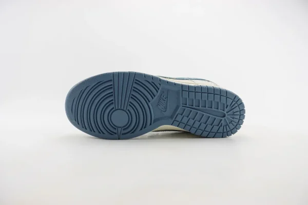 Nike SB Dunk Low x LV - Image 4