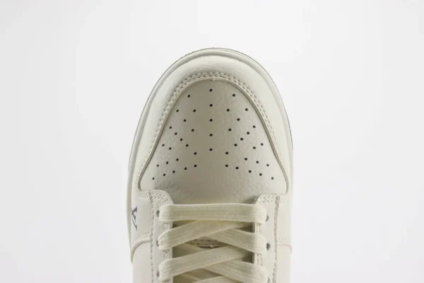 Nike SB Dunk Low x LV - Image 8