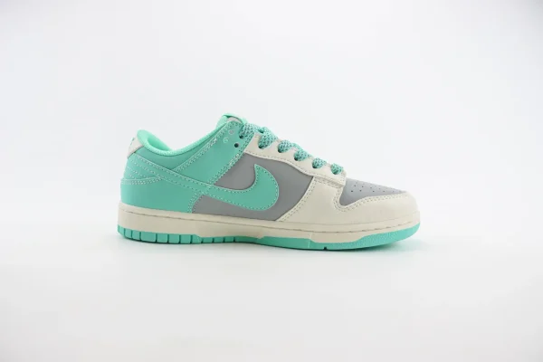 Nike SB Dunk Low x Bape - Image 3
