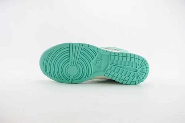 Nike SB Dunk Low x Bape - Image 4