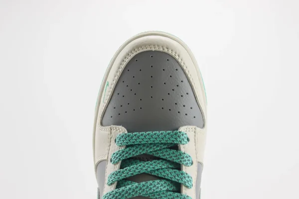 Nike SB Dunk Low x Bape - Image 8