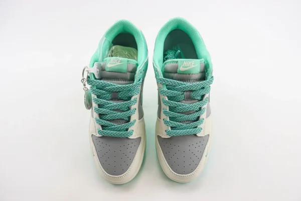 Nike SB Dunk Low x Bape - Image 5